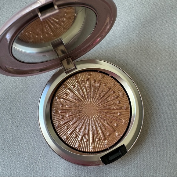 MAC Cosmetics Extra Dimension Skin Finish Highlighter - Picture 12 of 12